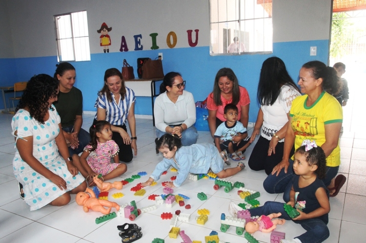 Prefeita Betinha Brandão entregou reforma do prédio escolar