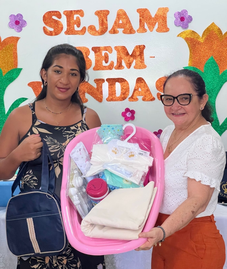 Prefeita Betinha Brandão participou do momento com as futuras mães