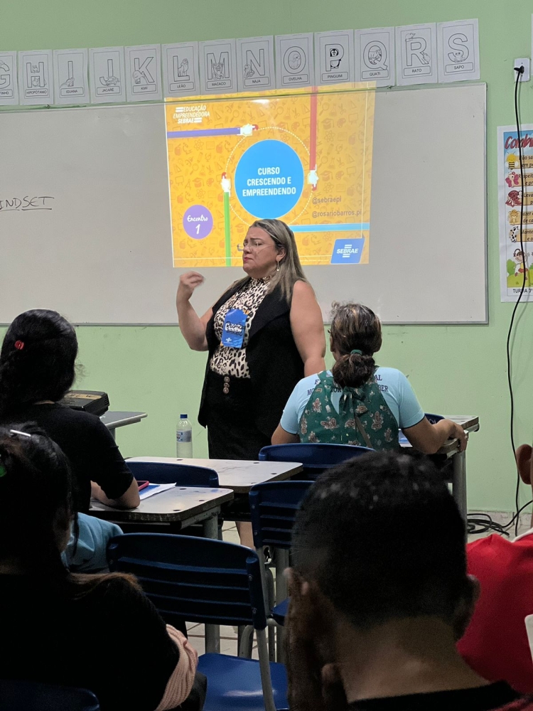 Consultora do Sebrae proferiu palestra para alunos do EJA