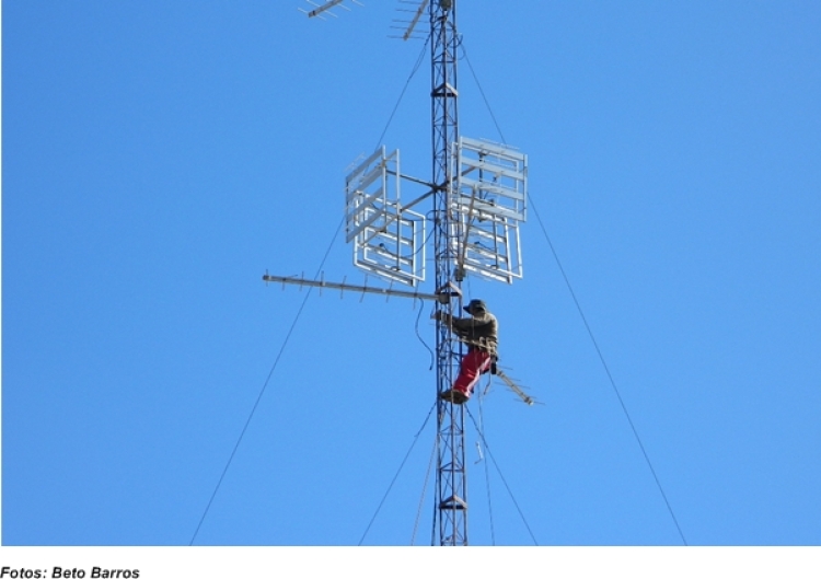 Todos os equipamentos, incluindo a torre e as antenas de retransmissão, estão sendo transferidos para um terreno que, hoje, pertence ao município, ao lado do ginásio de esportes José Rodrigues de Castro, na Vila Operária.