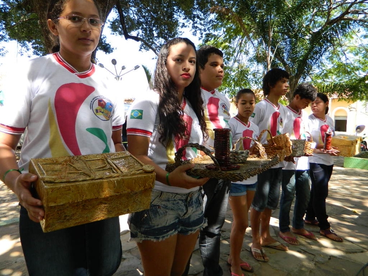 Na oficina de reciclagem foram mostradas peças artesanais confeccionadas com lixo reciclável