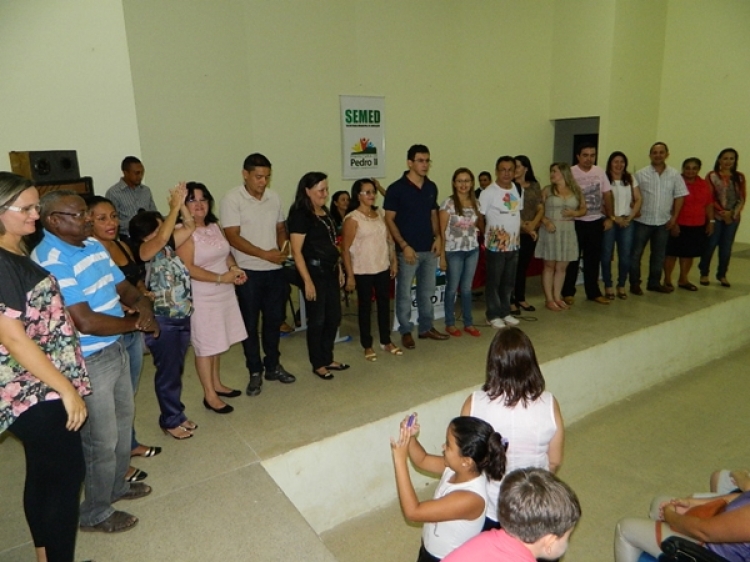 Vinte professores de matemática da rede municipal também foram homenageados pela SEMED. Eles receberam um certificado de 80 horas pela participação decisiva na preparação dos alunos para as provas